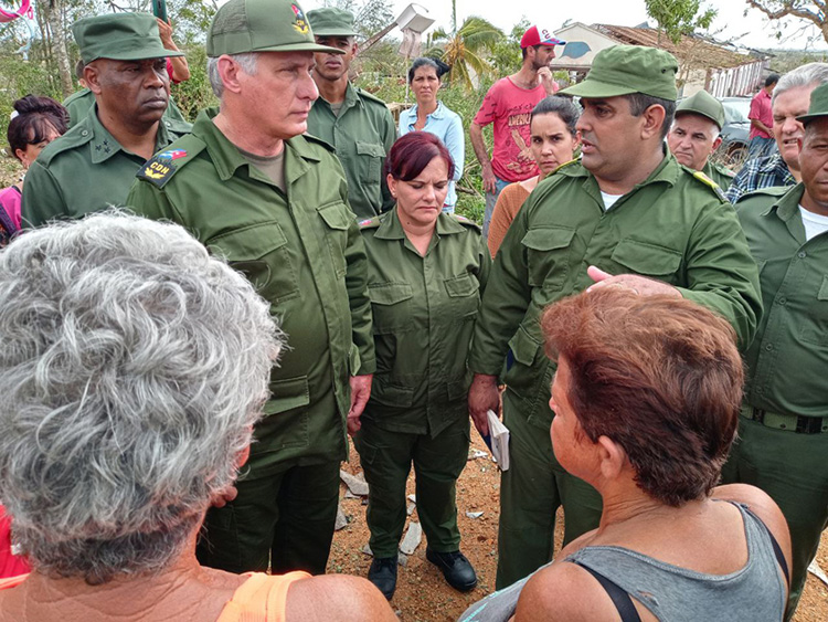 Recorre Díaz-Canel sitios afectados en Pinar del Río por Ian Recorre Díaz-Canel sitios afectados en Pinar del Río por Ian