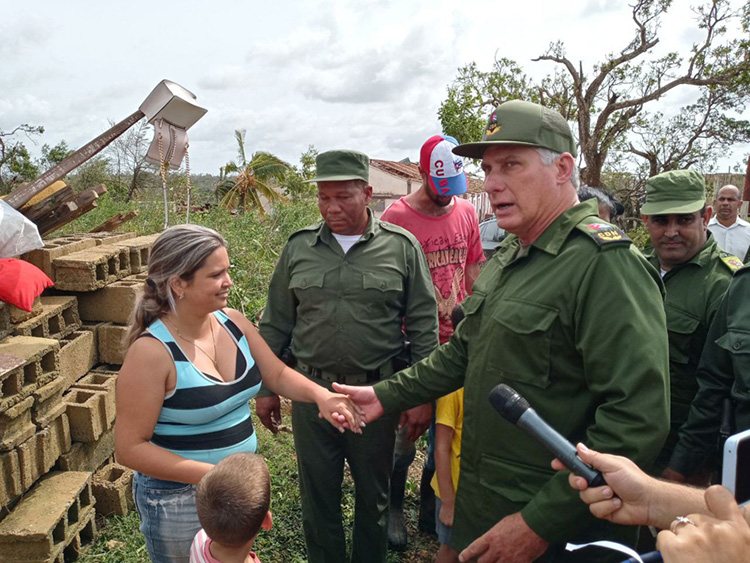 Recorre Díaz-Canel sitios afectados en Pinar del Río por Ian Recorre Díaz-Canel sitios afectados en Pinar del Río por Ian