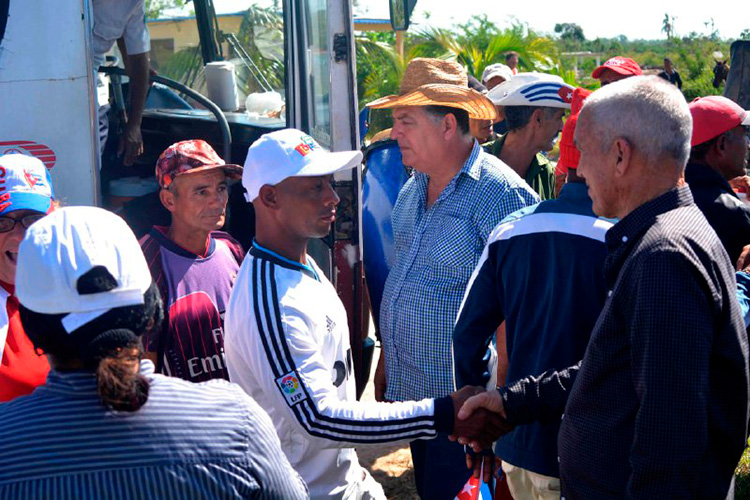 Campesinos de Cuba rescatan casas de tabaco en Pinar del Río Campesinos de Cuba rescatan casas de tabaco en Pinar del Rio