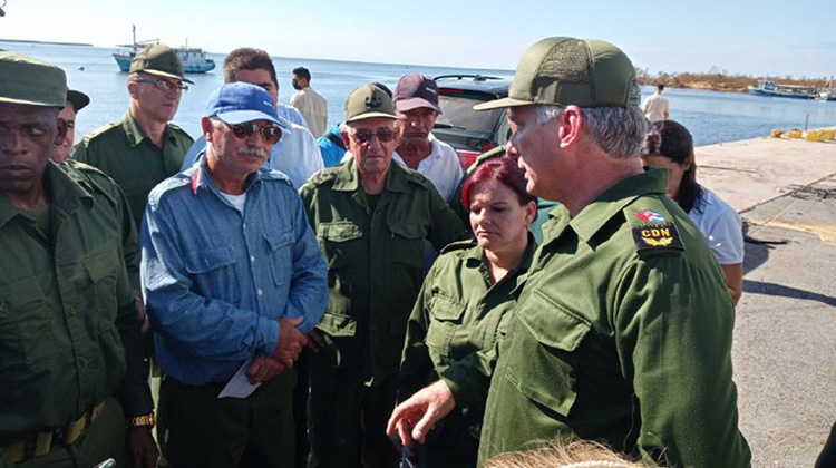 Recorre Díaz-Canel poblado La Coloma en Pinar del Río, afectado por Ian Recorre Díaz-Canel poblado La Coloma, afectado por Ian