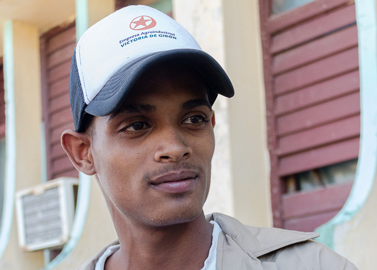 El sonido de la solidaridad en Pinar del Río Evis Ricardo Furón es estudiante de técnico medio en Electricidad y vino a Pinar en representación de su padre / Foto: Jaliosky Ajete Rabeiro