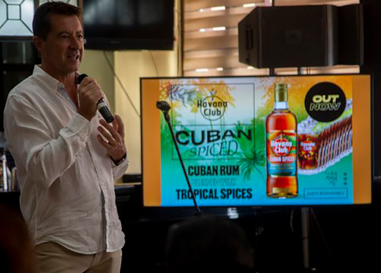 Havana Club Cuban Spiced: Un nuevo ron para paladares aventureros Christian Barré, director general de Havana Club Internacional, en el lanzamiento del ron Havana Club Cuban Spiced. / Foto: Ismael Francisco/ Cubadebate.