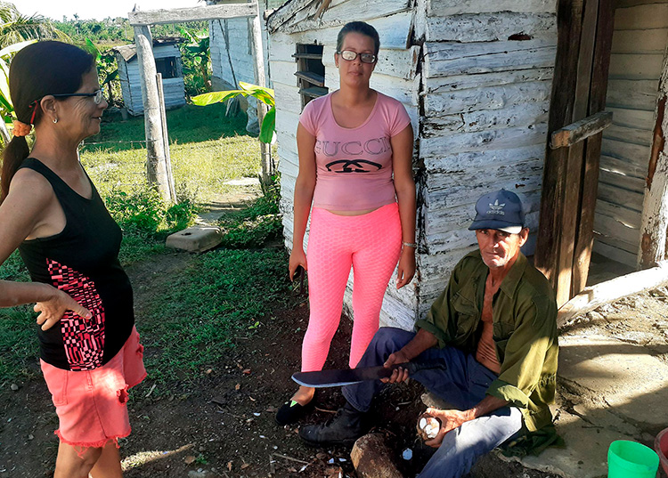En Río Blanco se fragua el camino De casta le viene al galgo: la humildad del hogar con su madre y padre adoptivo, también dañado por Ian
