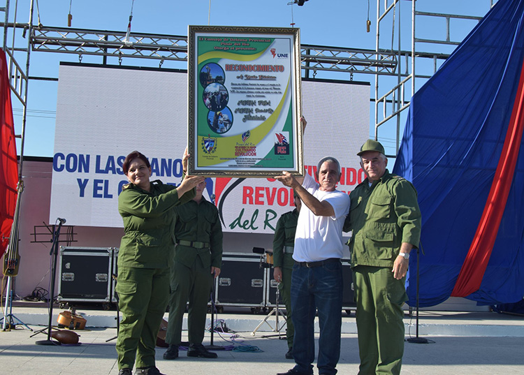 Reconoce Pinar del Río a trabajadores eléctricos Reconoce Pinar del Río a trabajadores eléctricos