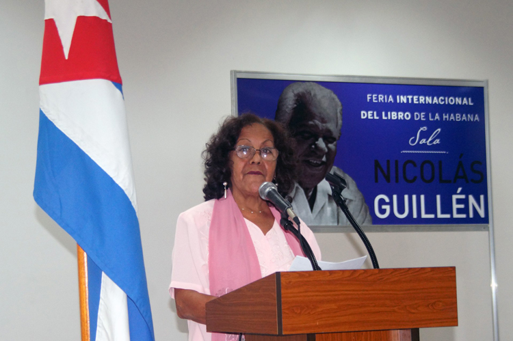 Otorgan Premio Nacional de Edición a Natividad Alfaro Pena fil premio edicion