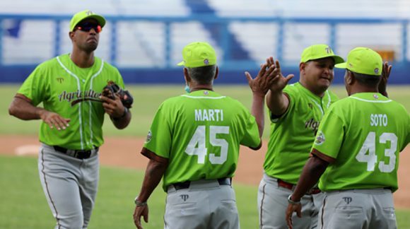 Béisbol: Carlos Martí: Ya no es Agricultores ni Granma, es el Cuba 3 0 09 leb carlos marti guerrillero 580x324 1