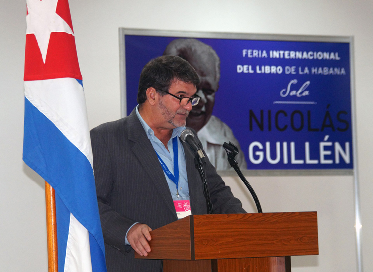 Otorgan Premio Nacional de Edición a Natividad Alfaro Pena fil-premio-edicion