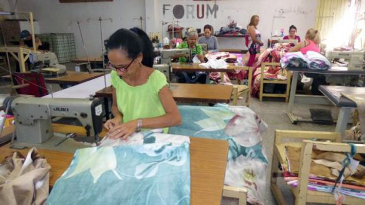 Proyectos de desarrollo local: Buen guion, mala puesta en escena Fabrica guayaberas proyecto de desarrollo local en Pinar Rio