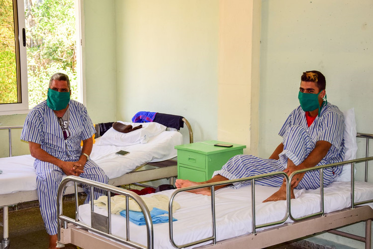 Centro de aislamiento: contra vientos y pandemias Los pacientes refieren la calidad de los servicios de salud del centro de aislamiento.