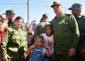 Díaz-Canel: "Todos tenemos la responsabilidad de superar los daños" Díaz-Canel en La Coloma, Pinar del Río. / Foto: Estudios Revolución