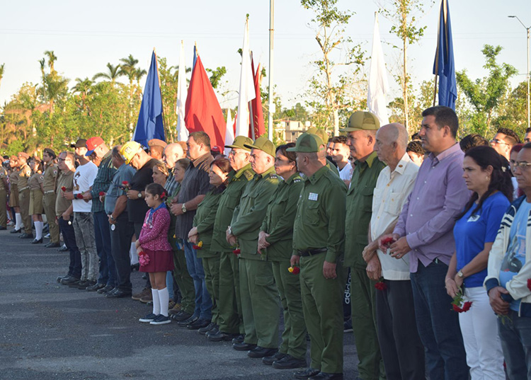 Rinden pinareños tributo a Camilo Rinden pinareños tributo a Camilo