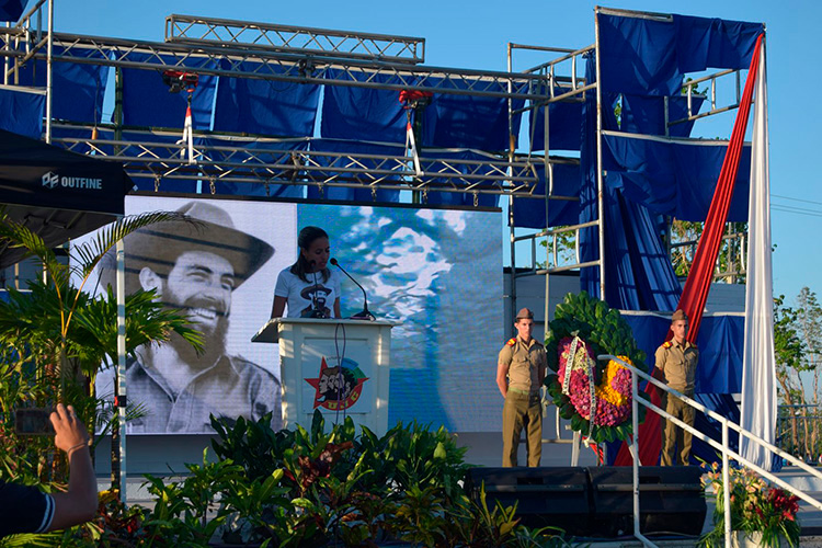 Rinden pinareños tributo a Camilo Rinden pinareños tributo a Camilo