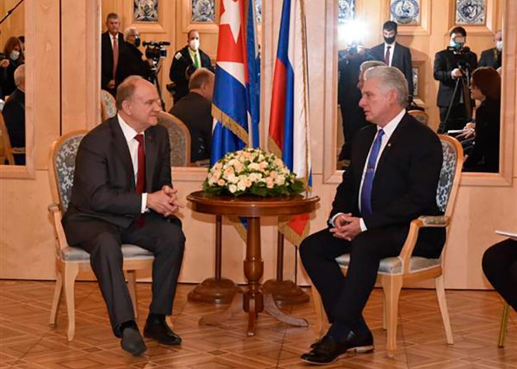 Presidente de Cuba dialoga con comunistas rusos