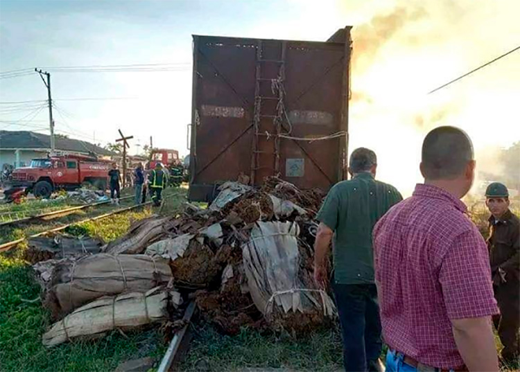 El incendio ocurrió en en un vagón de tren que transportaba tabaco hacia el Oriente del país. Foto: Radio Guamá. / Foto: Radio Guamá.
