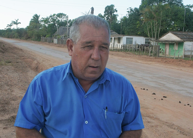 Hay camino a Macurije José Antonio Copín Herrera, delegado de la circunscripción 11, comunidad especial Las cuevas / Foto: Pedro Paredes Hernández