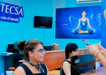 Continúan trámites de alumnos universitarios de Pinar del Río para adjudicación de líneas telefónicas Etecsa amplía sus servicios en Pinar del Río