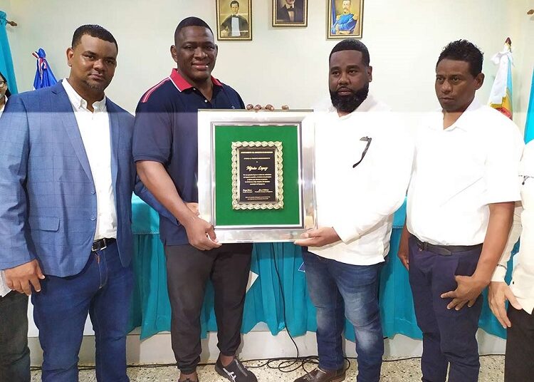 Cubano Mijaín López en Ceremonial Pabellón de la Fama en Dominicana
