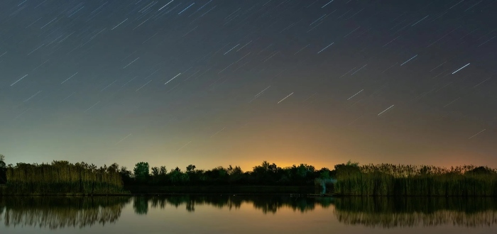 cielo con lluvia de estrellas