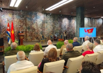 Cuba rinde homenaje a Vietnam en aniversario de su Revolución Cuba rinde homenaje a Vietnam en aniversario de su Revolución
