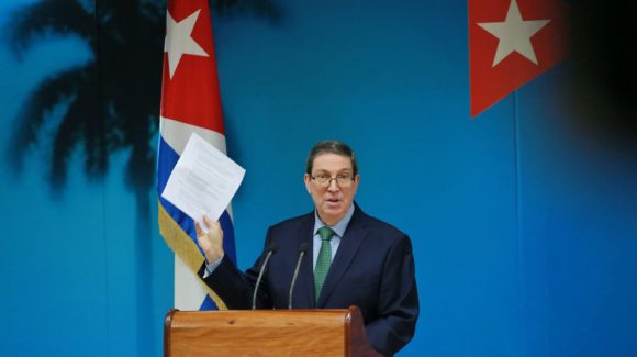 Canciller denuncia campaña de desinformación y presiones a terceros países para que varíen su postura de apoyo a resolución cubana contra el bloqueo Canciller denuncia campaña de desinformación y presiones a terceros países para que varíen su postura de apoyo a resolución cubana contra el bloqueo