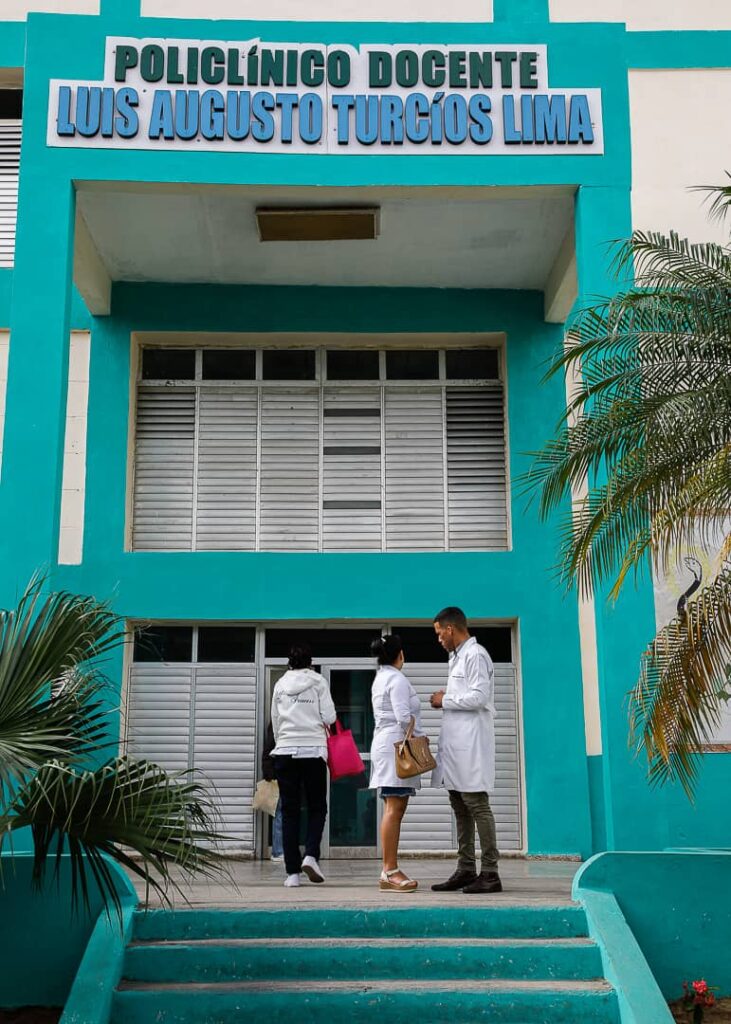 En el “Turcios Lima” se reorganizan los servicios y sus horarios de manera que la población pueda acceder a ellos./Foto: Jaliosky Ajete Rabeiro
