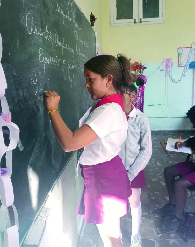 Ana María Gómez Valdés enseña con el corazón a sus estudiantes