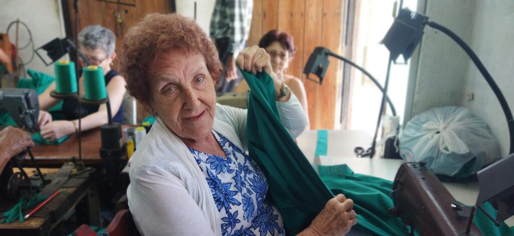 Luisa Méndez, de 80 años, confirma que la edad no es límite cuando se trata de sentirse útil. Foto: Yosdany Morejón.