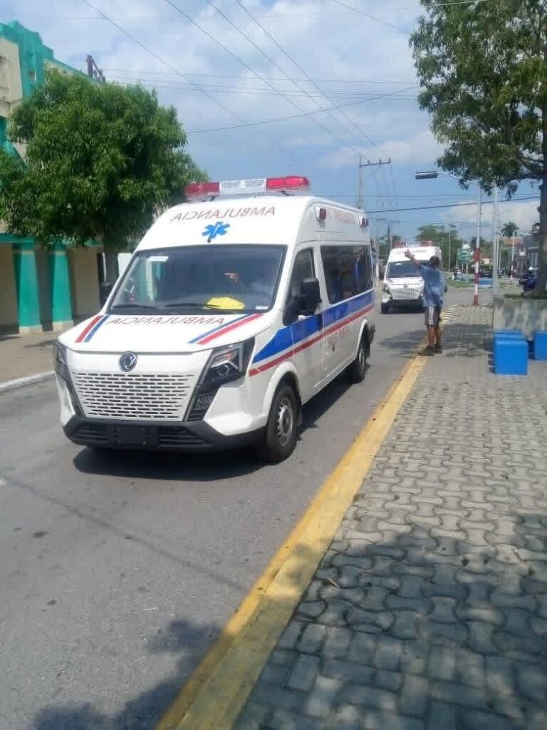 Nuevas ambulancias refuerzan servicios en Pinar del Río Nuevas ambulancias en Pinar del Río