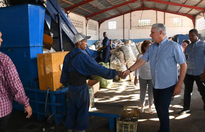 Recorrió Díaz-Canel entidades del Grupo Empresarial de Reciclaje Recorrió Díaz-Canel entidades del Grupo Empresarial de Reciclaje