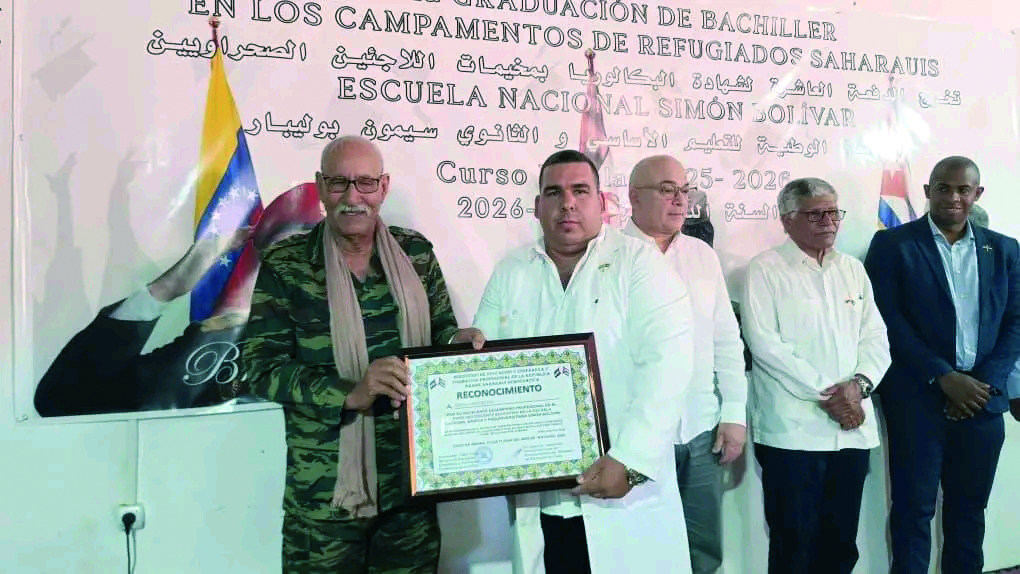 Profesor de Pinar del Río en el desierto